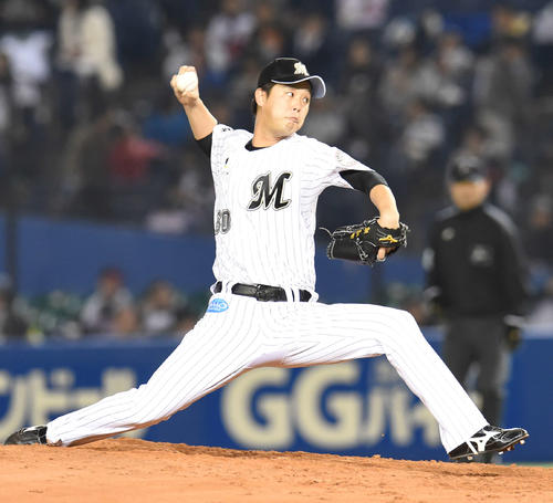 16年4月、西武戦で力投するロッテ阿部