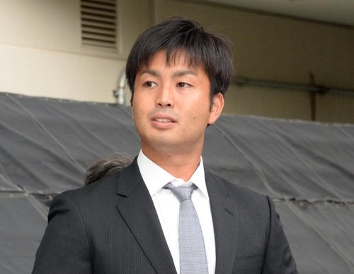 10月、戦力外通告を受けた西武大石は落ち着いた表情で記者の質問に答える