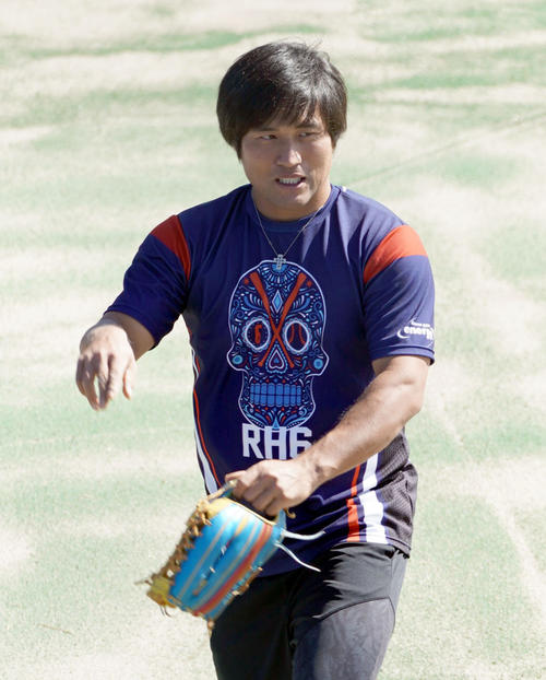 休日のナゴヤ球場に姿を見せた中日平田(19年10月22日撮影)
