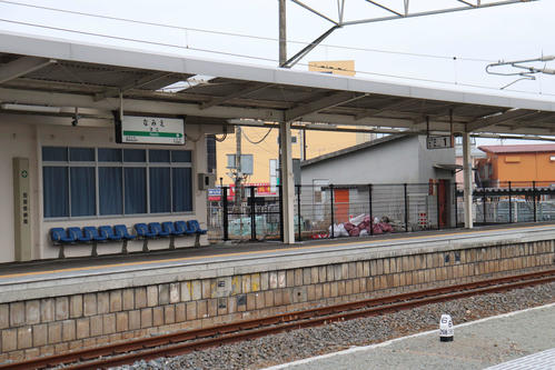 3月14日に常磐線が全通し、いわき、上野方面へ向かう浪江駅1番線ホーム(撮影・湯本勝大)