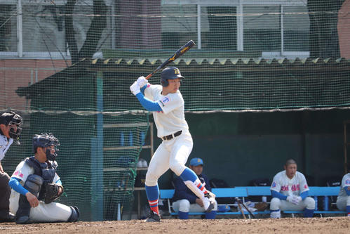 中止となったセンバツの模擬開会式後の紅白戦で打席に立つ花咲徳栄・井上主将（撮影・湯本勝大）