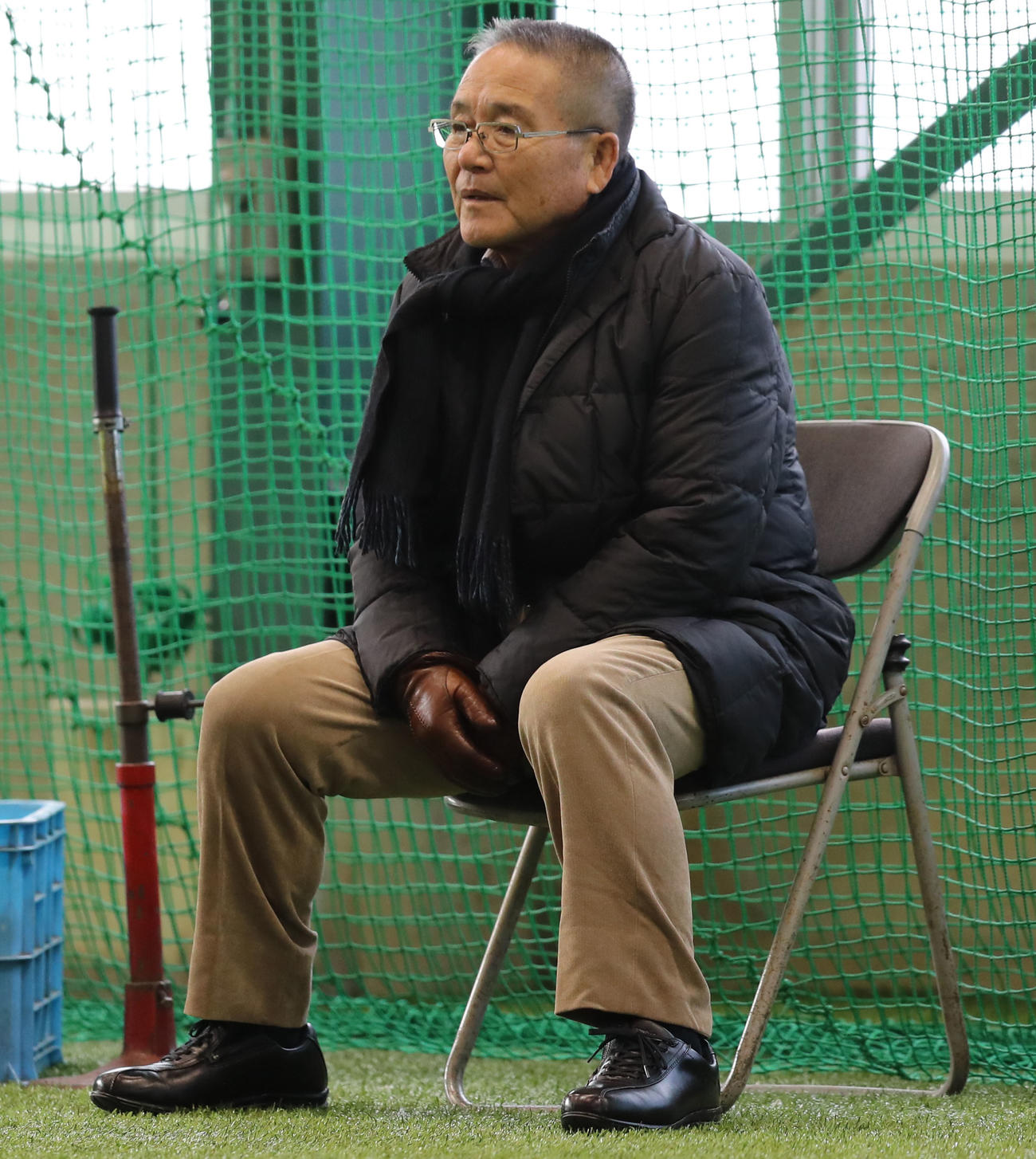 18年1月、新人合同自主トレを見守る広島苑田聡彦スカウト統括部長