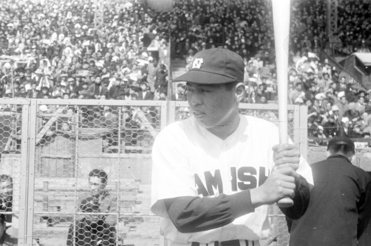 55年4月、第27回選抜高校野球で優勝した浪華商の4番、「坂崎大明神」こと坂崎一彦