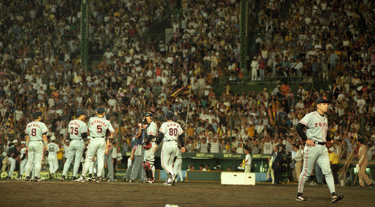 99年6月、阪神戦でサヨナラ負けでマウンドを降りる巨人槙原