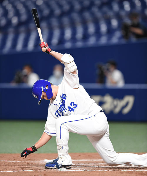 7月7日ヤクルト戦、10回裏中日2死満塁、代打で登場するも三振に倒れた三ツ間