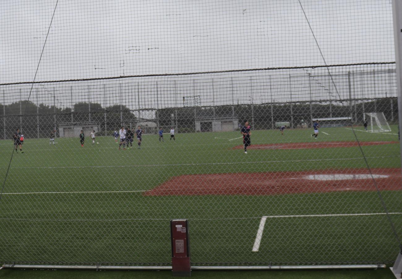 総合体育施設の上井草スポーツセンター。屋外グラウンドでは、サッカー、野球の両方が楽しめる（撮影・古川真弥）