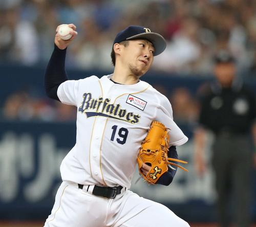 14年10月、日本ハム戦で先発するオリックス金子