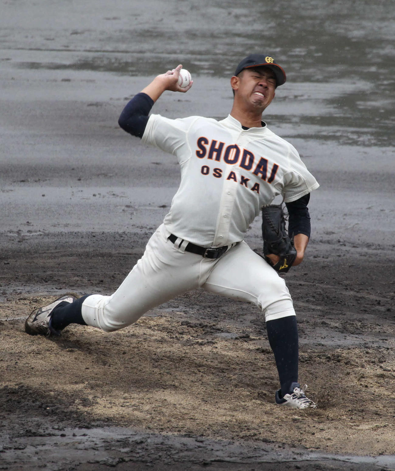 7月、関西6大学野球春季リーグ代替試合の神院大戦に先発し力投する大商大・吉川貴大