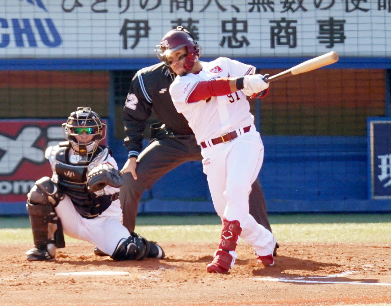 7日、プロ野球合同トライアウトで本塁打を放つ楽天フェルナンド