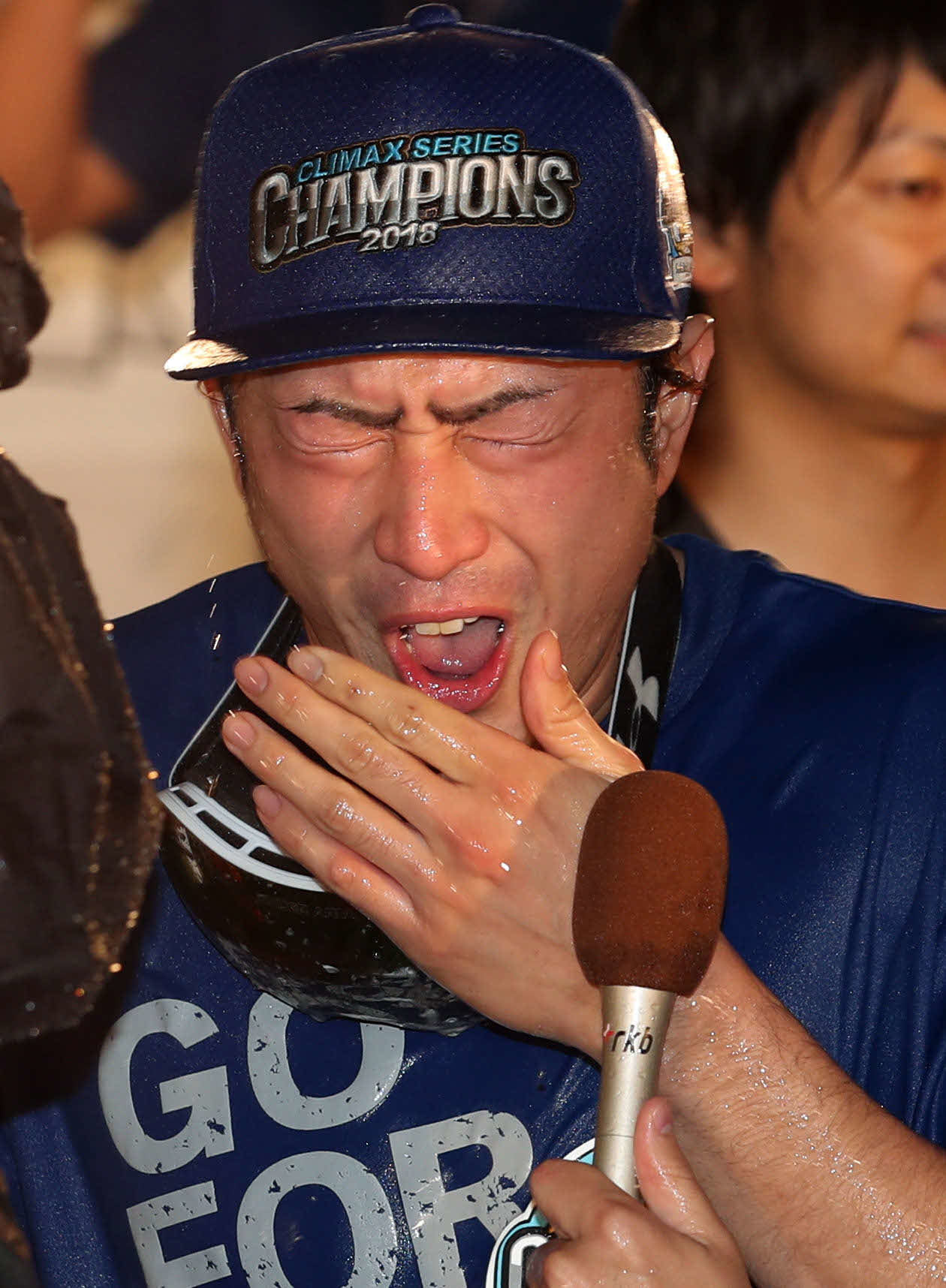 18年10月、CSファイナルを突破し祝勝会でインタビューを受ける西田