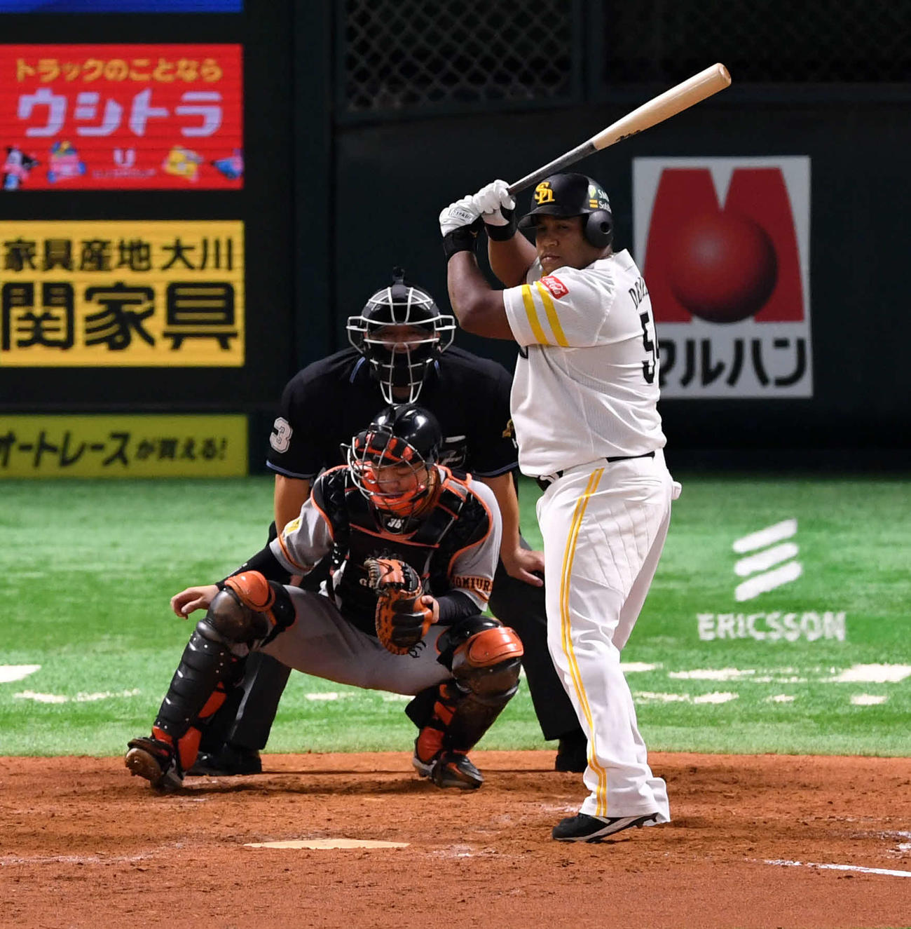日本シリーズ第4戦　ソフトバンク対巨人　DHで起用されたソフトバンク・デスパイネ（2020年11月25日撮影)