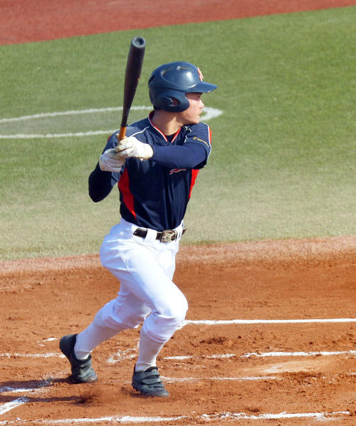シート打撃で左前打を放つ柴田・村上（撮影・佐藤究）