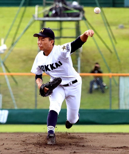 20年10月、秋季全道大会準決勝の知内戦で完封した北海のエース木村大成