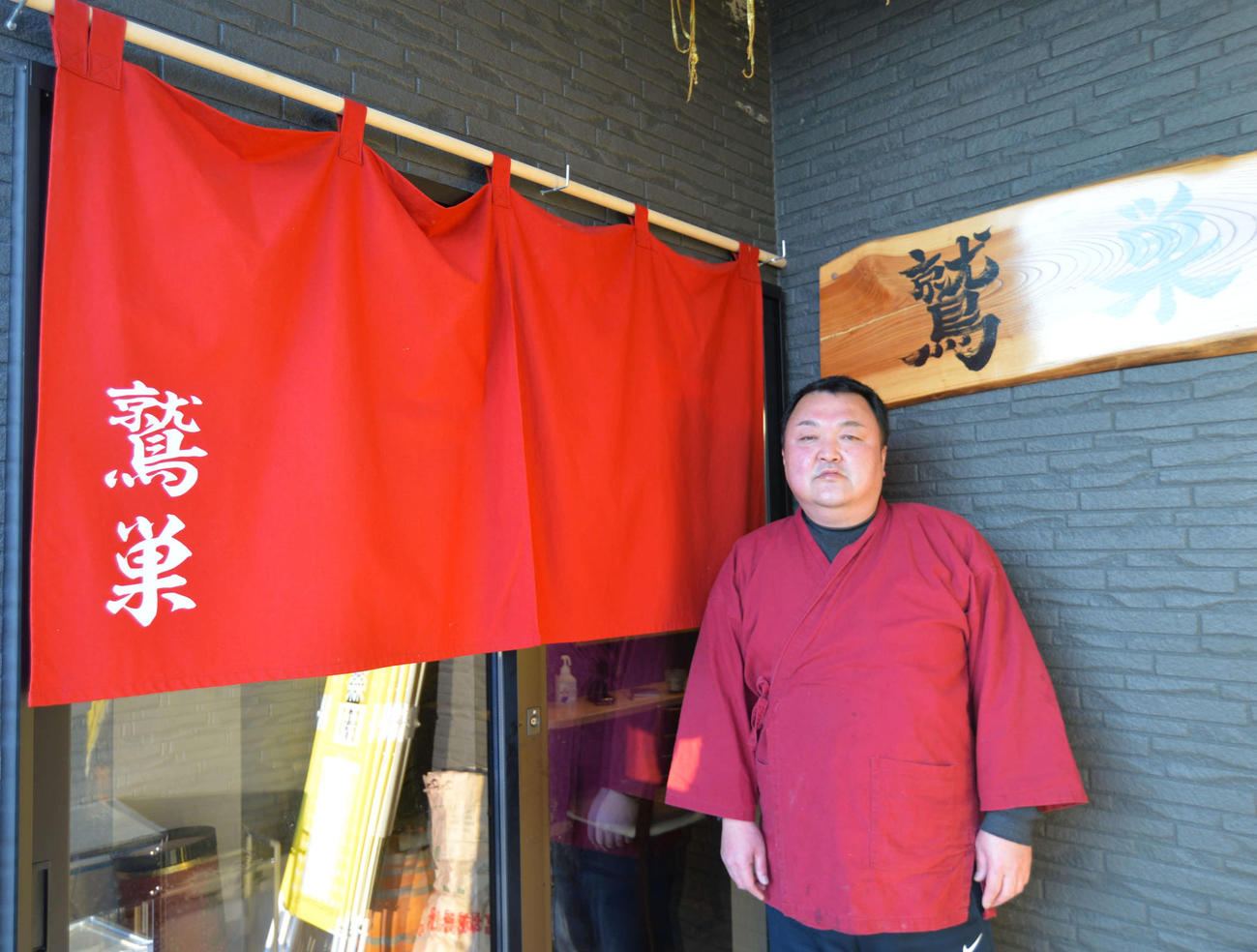 宮城・南三陸町で居酒屋「鷲巣」を営む三浦達也さん（撮影・桑原幹久）