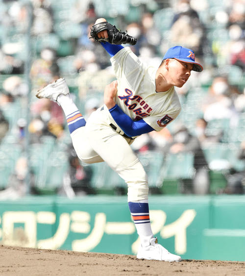 北海対神戸国際大付　2回途中、2番手で登板し力投する神戸国際大付・楠本（撮影・滝沢徹郎）