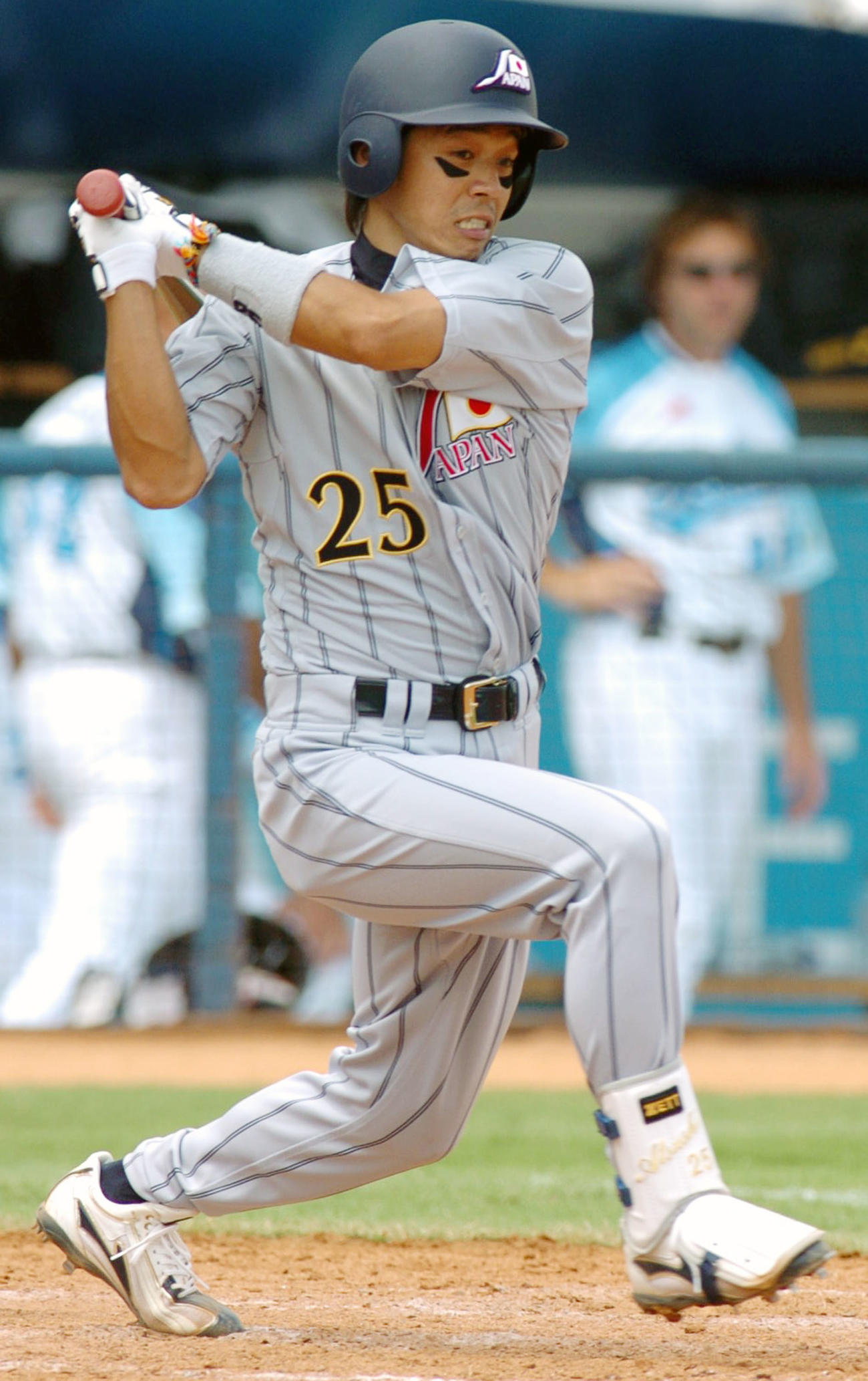 アテネ五輪・野球・1次リーグ第1戦　日本対イタリア　6回裏日本、右翼線二塁打を放つ藤本敦士（2004年8月撮影）