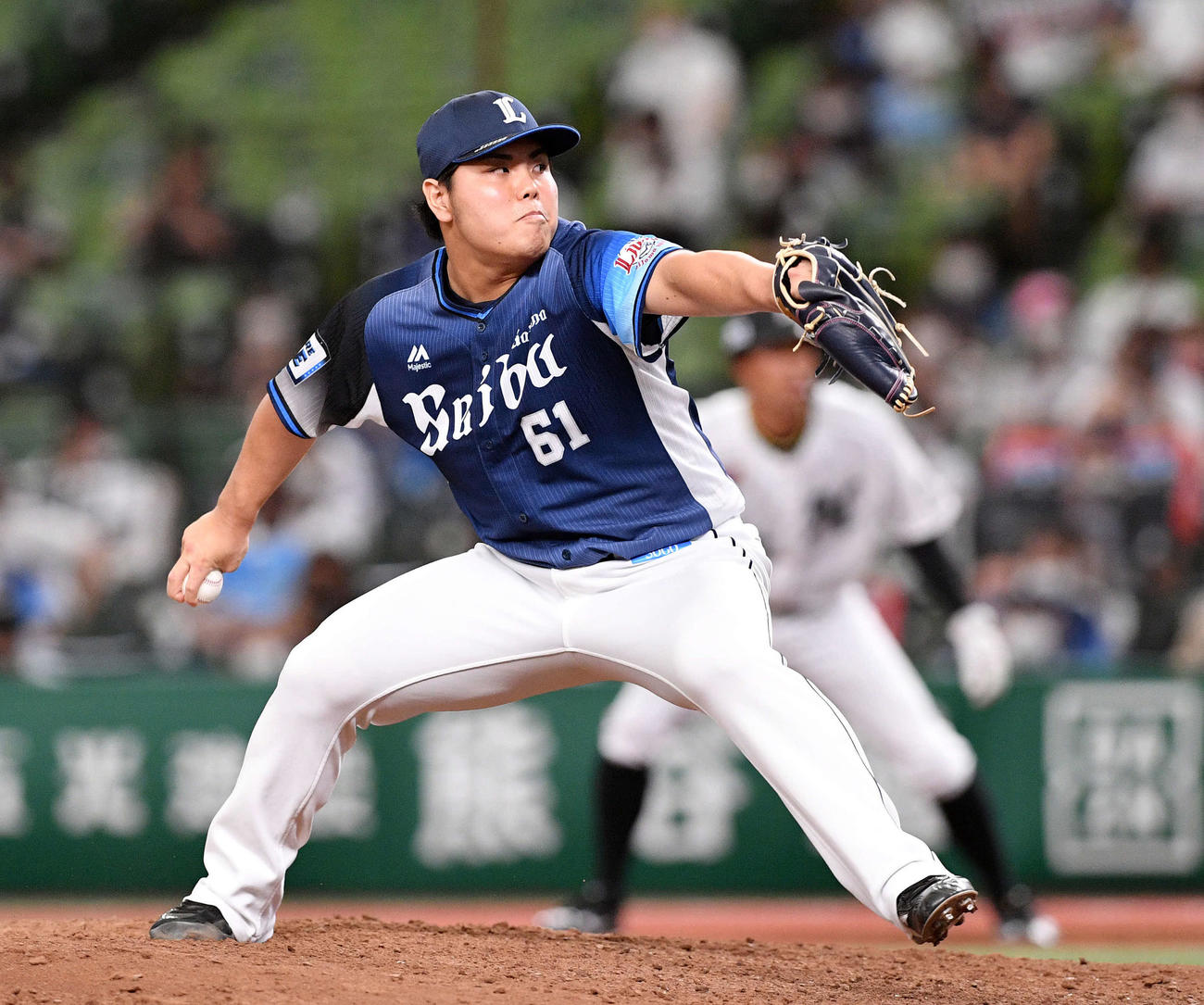 6月、ロッテ戦で力投する西武平良