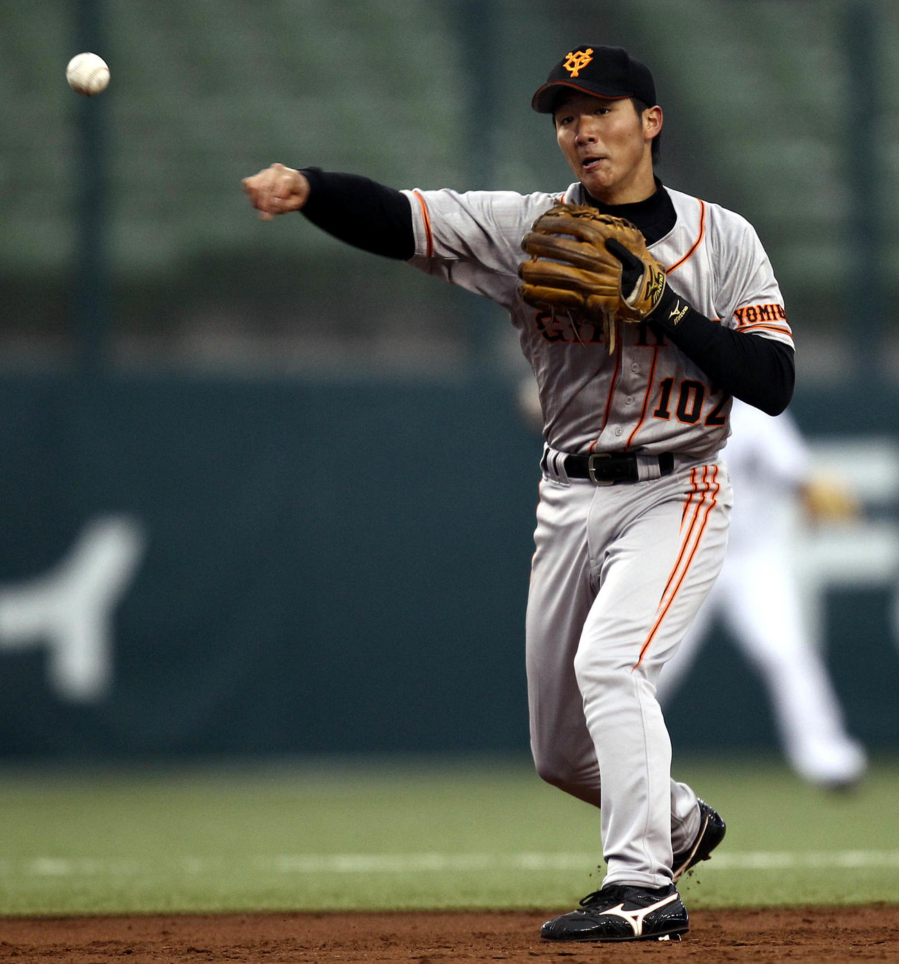 10年3月、教育リーグの西武戦で送球する巨人籾山