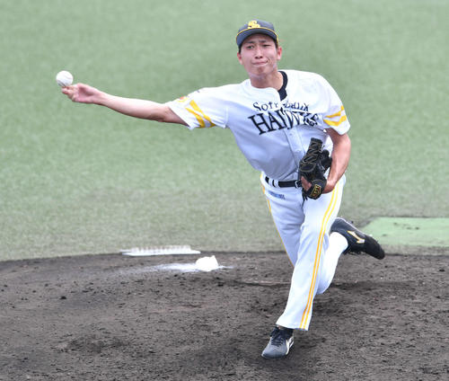6月、力投するソフトバンク吉住