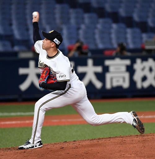 20年6月、楽天戦で登板するオリックス神戸