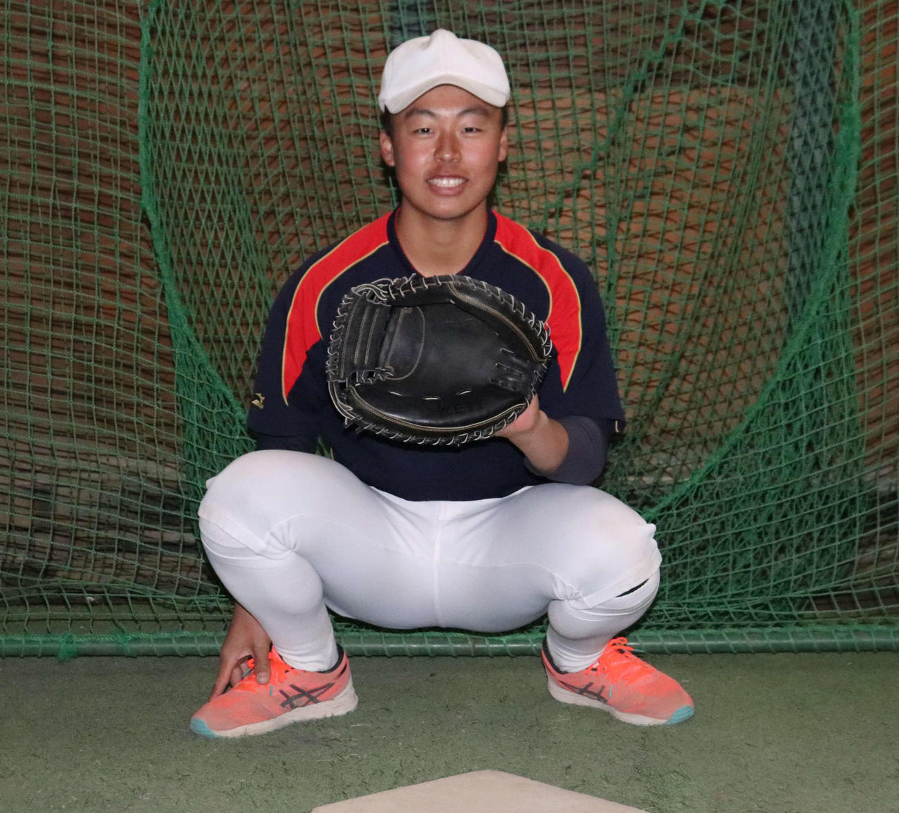 練習後、笑顔で写真撮影に応じる県太田・小林主将（撮影・阿部泰斉）