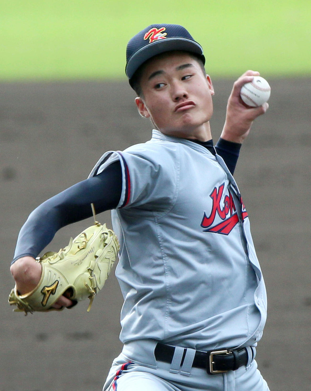 21年8月、全国高校野球選手権の二松学舎大付戦で力投する京都国際・森下