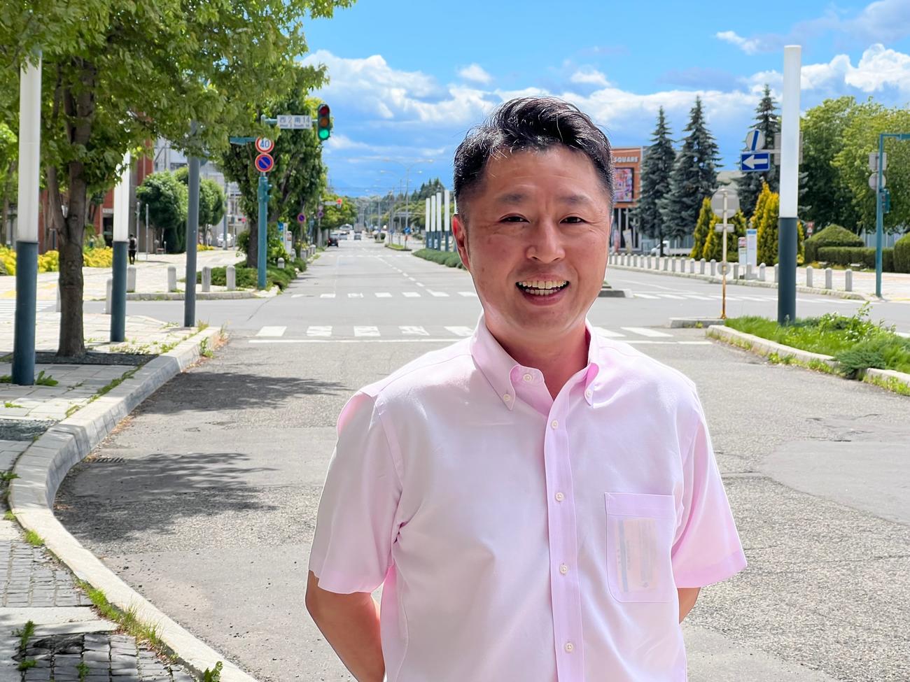 ロッテ谷保恵美さんの弟、谷保商店専務の谷保寿彦さん（撮影・金子真仁）
