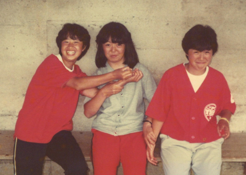 谷保恵美さん（中央）は合唱を中学で辞め、帯広三条高では野球部マネジャー（谷保さん提供）