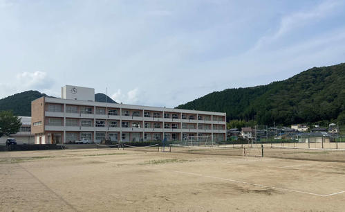 自然豊かな兵庫・多可町に位置する巨人大勢の母校・八千代中(撮影・小早川宗一郎)