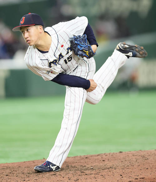 22年11月 日本ハムとの強化試合で力投する大勢