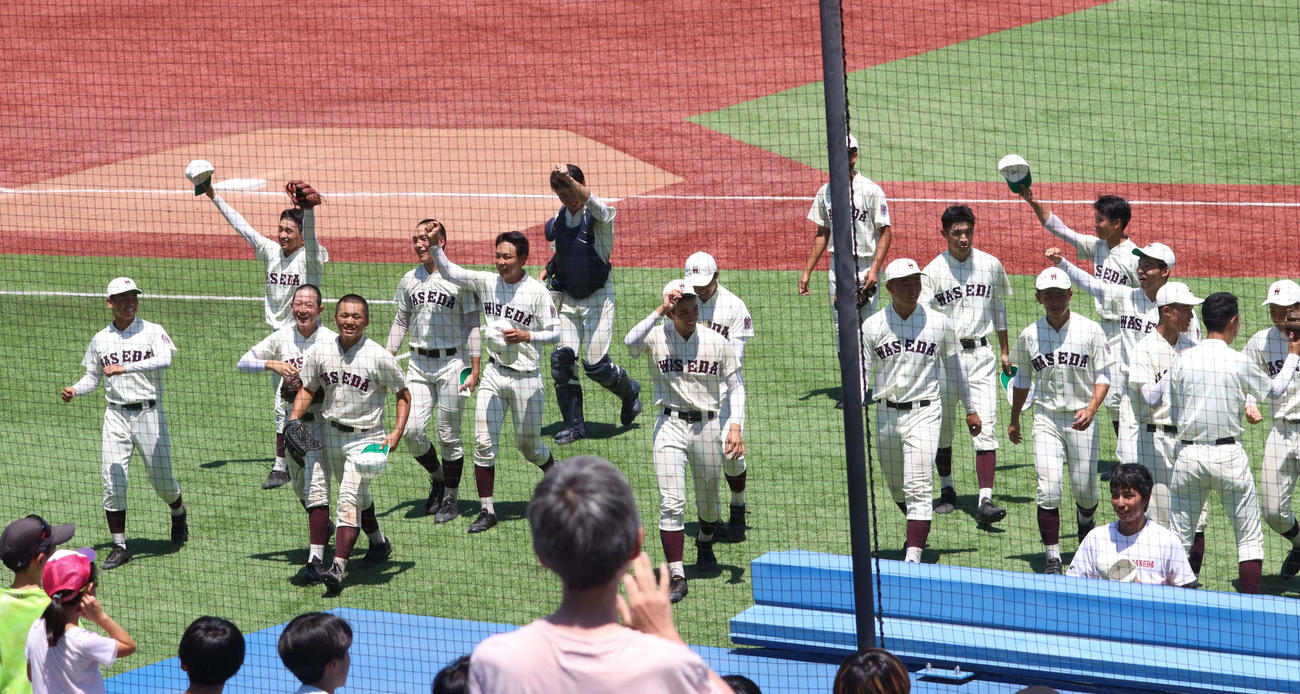 スタンドからの勝利の風景。グラウンドから離れた場所に「学び」があった（撮影・玉利朱音）