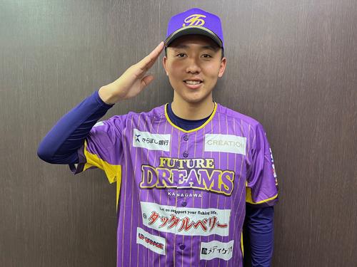 BC・神奈川の重吉翼投手は日本航空石川出身。甲子園の入場行進では敬礼ポーズもした（撮影・金子真仁）