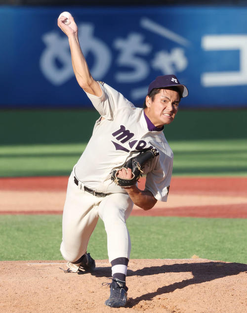 23年10月、法大戦で力投する明大・蒔田