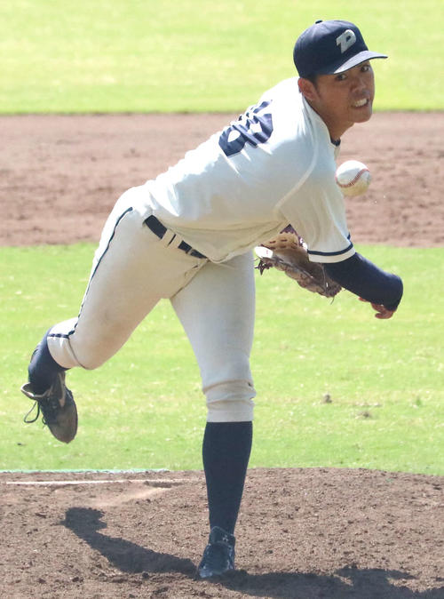23年9月、関学大戦で登板する同大・真野