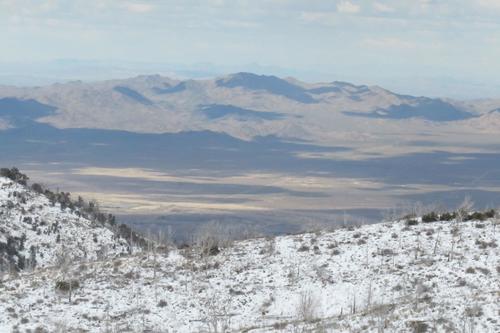 雪山と砂漠がコラボするカリフォルニア・ビッグベアーレイクの絶景（撮影・金子真仁）