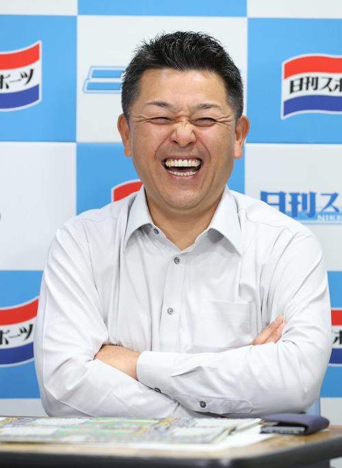 笑顔を見せる谷繁氏