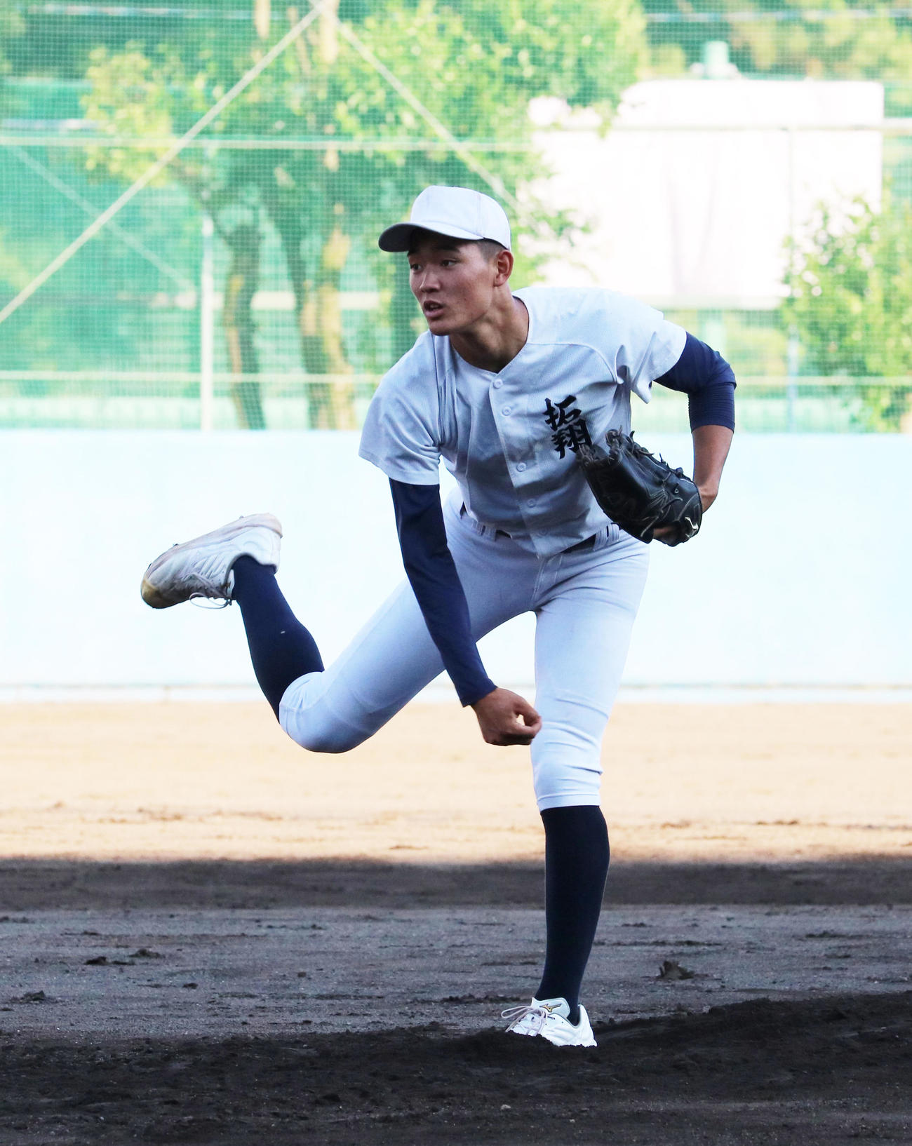 6月19日、実戦形式の練習で投球する東海大相模・福田（撮影・深田雄智）