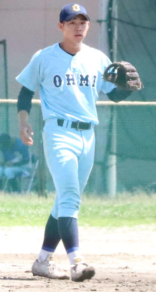 6月29日、練習試合で遊撃を守る近江・吉田大翼