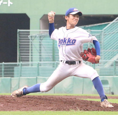 7月14日、須磨翔風戦で力投する六甲アイランド先発の野田
