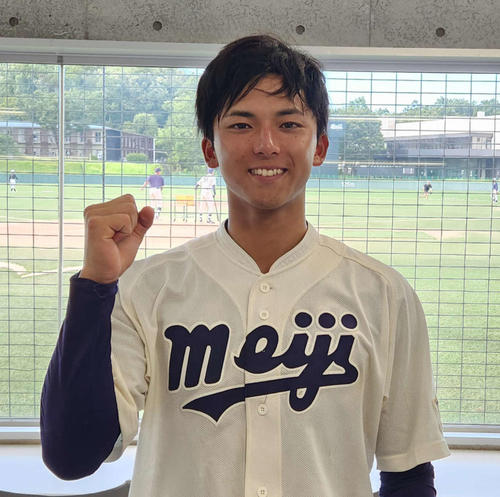 26日、ガッツポーズの明大・宗山