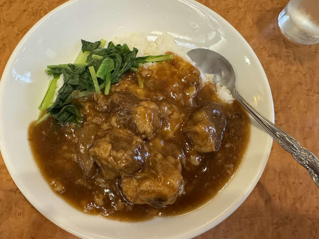 中華街にある「景珍楼」の「牛バラ肉かけご飯」