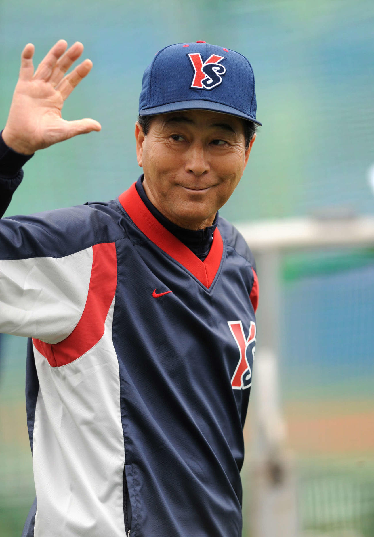 10年5月、ヤクルト対楽天　試合前の練習で笑顔を見せるヤクルト高田繁監督