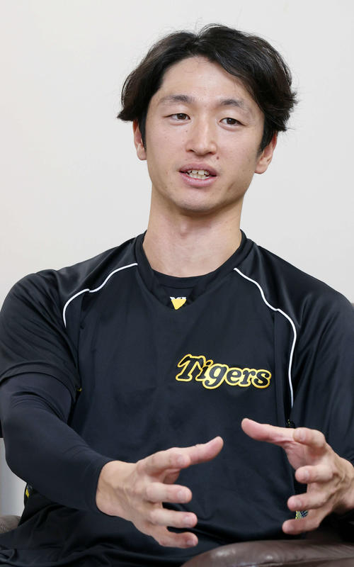 一般社団法人LINK UPを立ち上げ思いを語る阪神近本（2024年4月16日撮影）