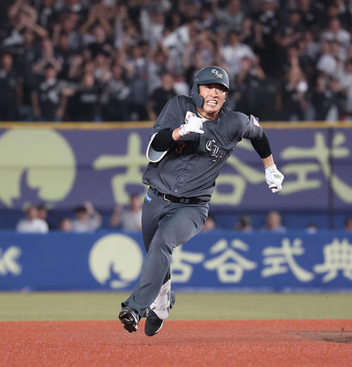 ロッテ角中（24年9月21日撮影）