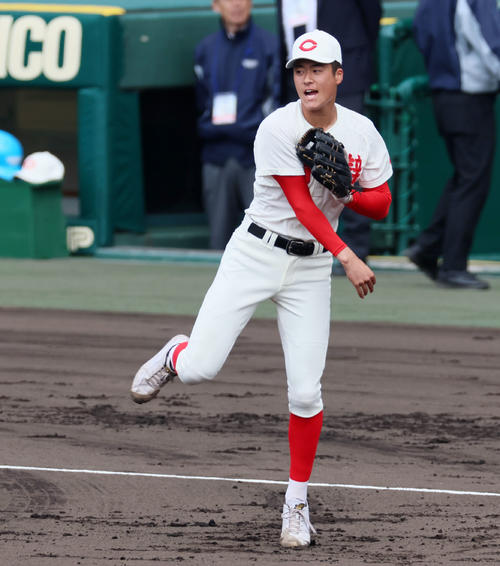 3月30日、センバツ決勝 智弁和歌山対横浜 シートノックを受ける智弁和歌山・奥