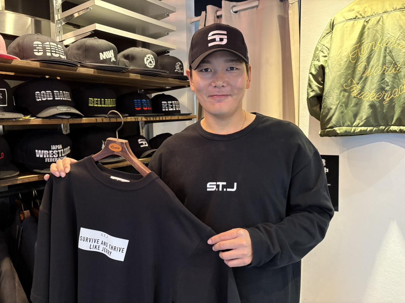 アパレルブランド「S.T.J」を立ち上げた元巨人辻東倫さん（撮影・久保賢吾）