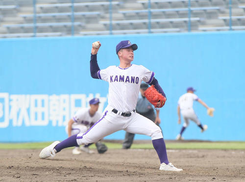 18日、大阪桐蔭戦で先発のマウンドに上がった金足農・吉田