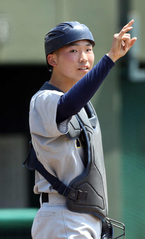 5月19日、東北学院戦に先発出場した仙台育英・倉方（撮影・木村有優）