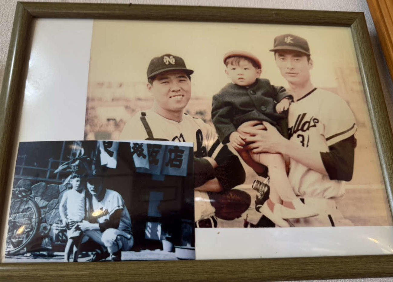 王明春さんの幼少期、写真に収まる金田正一さん（右と左下）、野村克也さん