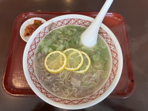 「麺工房　東海」の名物の1つ「牛テールラーメン」（撮影・小早川宗一郎）